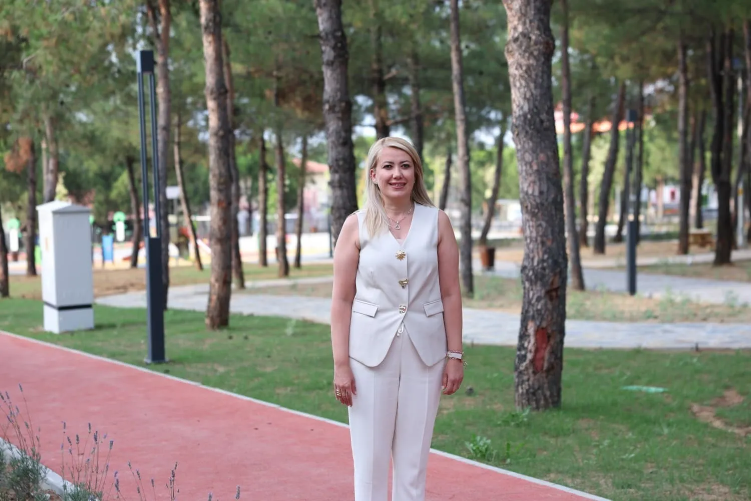 Merkezefendi’de yeşil alanlara modern dokunuş: Yenişehir Parkı baştan aşağı yenilendi