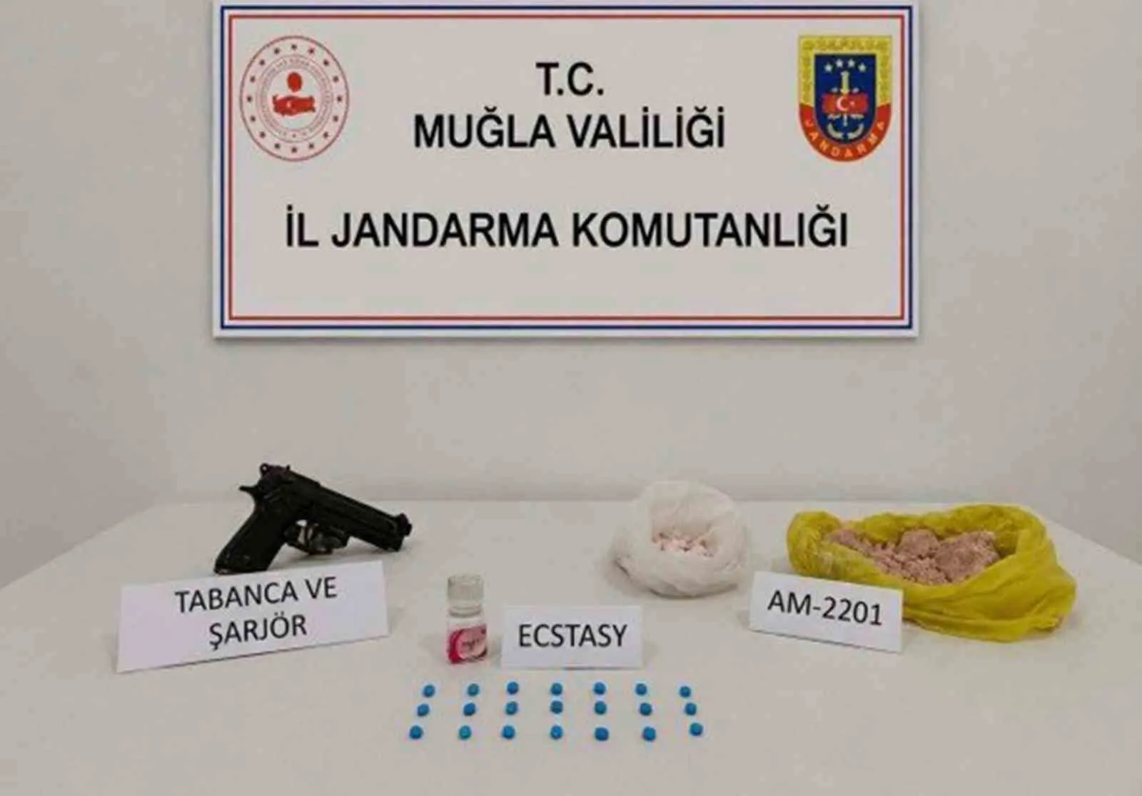 Muğla’da zehir tacirlerine ve kaçakçılara jandarma darbesi