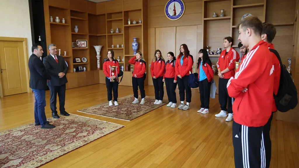 Kütahya'nın gururu oldular: DPÜ hentbolcuları Türkiye dereceleriyle döndü