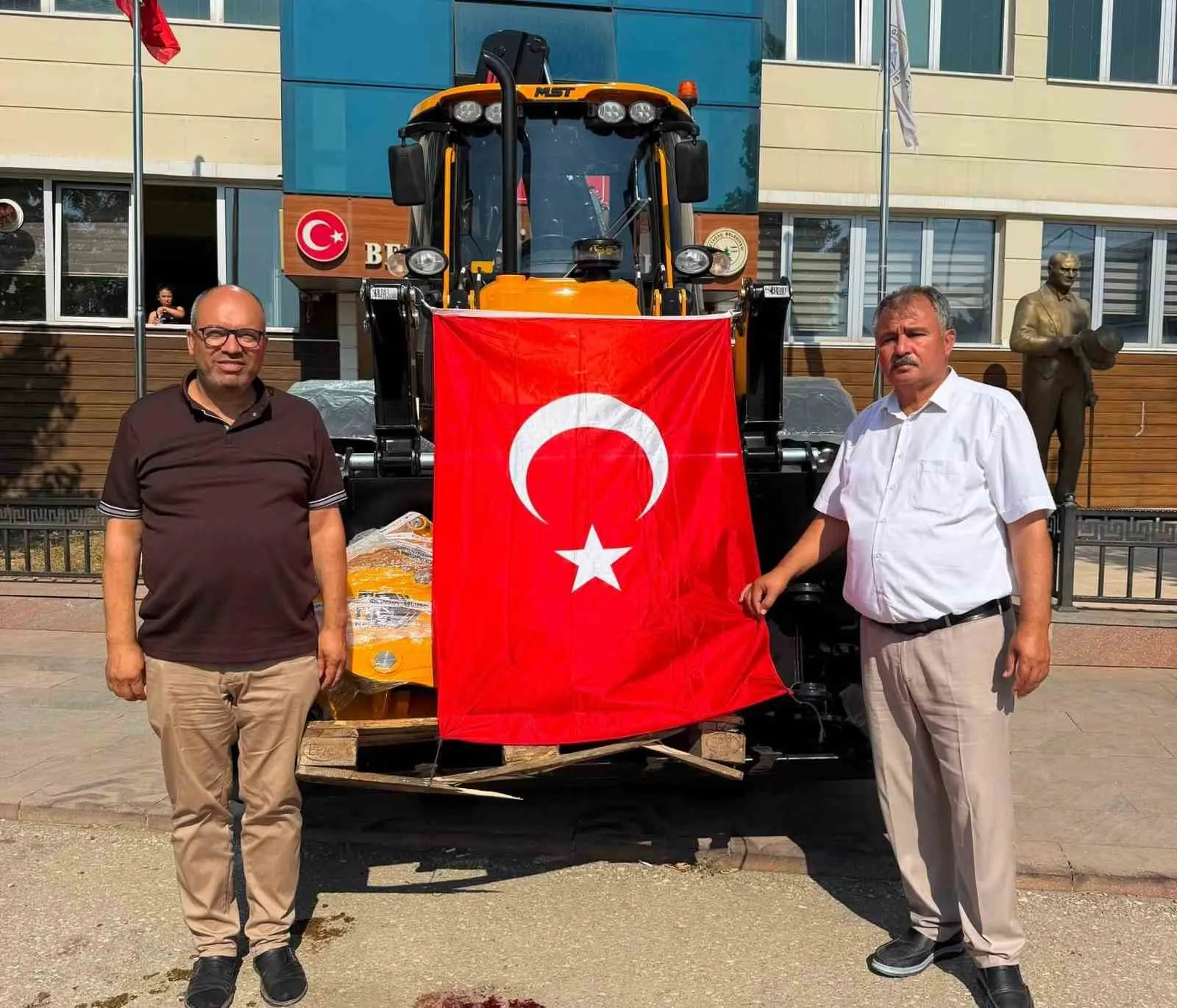 Beyağaç'ta belediye hizmetleri hız kazanıyor: Filoya yeni takviye