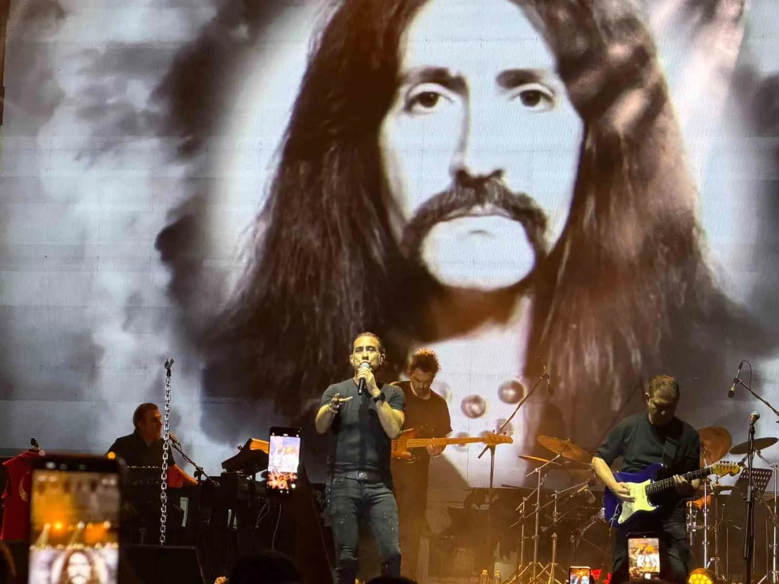 Bekilli’de Kıraç rüzgarı: Anadolu rock efsanelerini sahnede yaşattı
