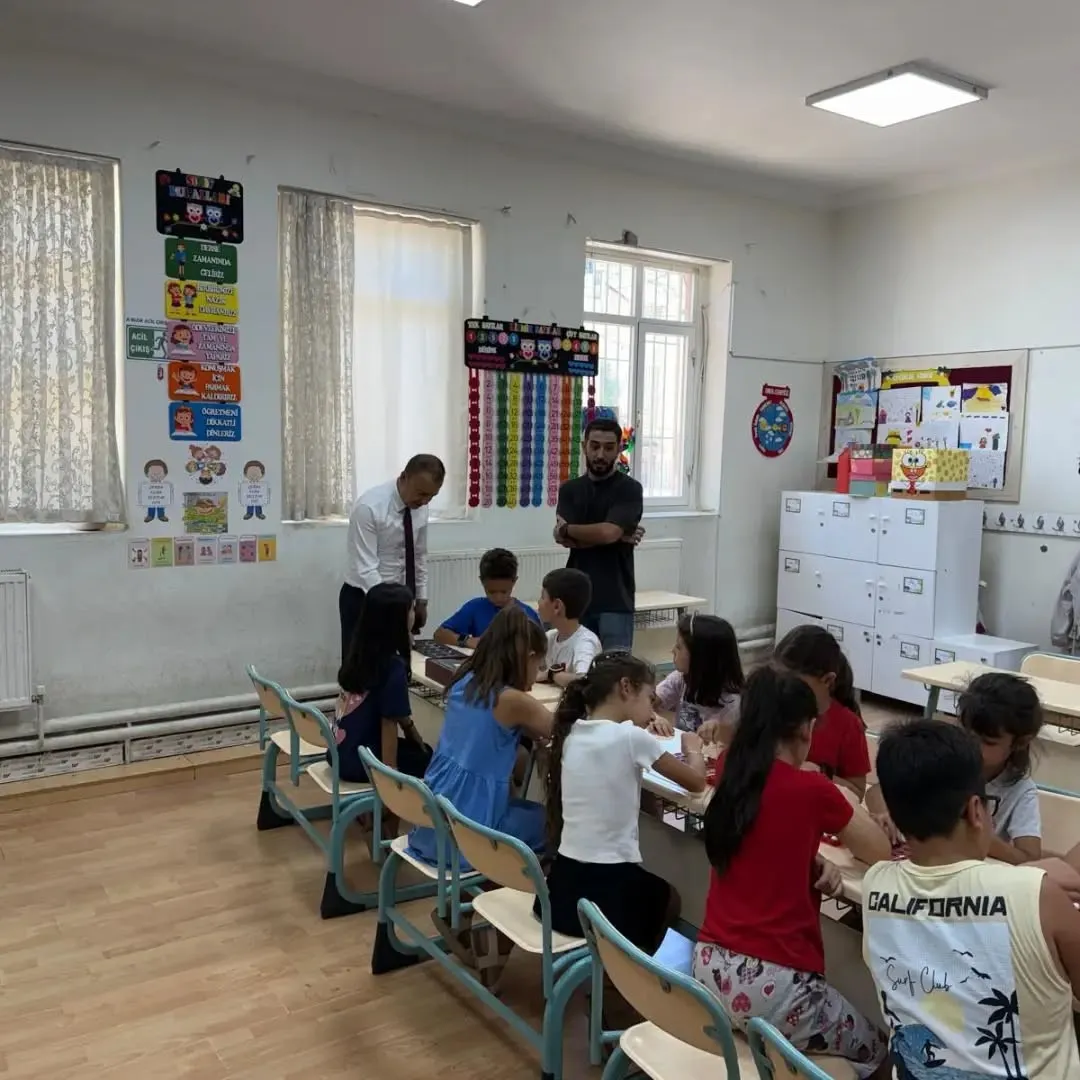Yenipazar’da tatil mesaisi: Minikler zeka oyunlarıyla geleceğe hazırlanıyor