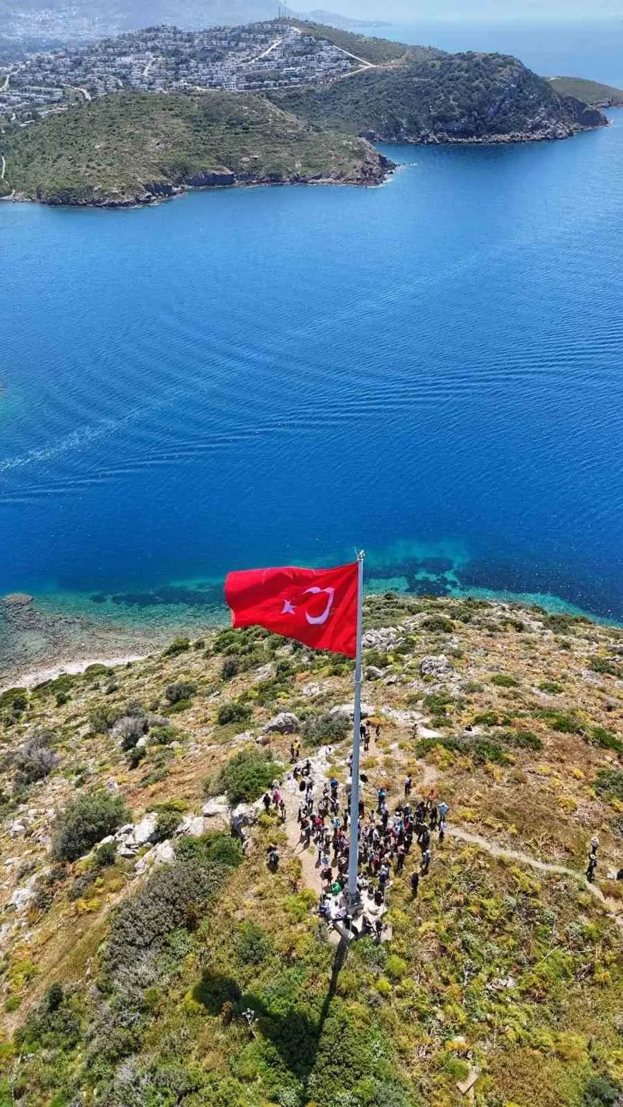 Bodrum’da ay-yıldızlı gurur için hummalı çalışma: Direkler yenilendi