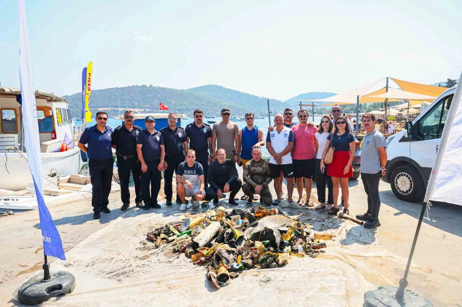 Bodrum’un sularında temizlik mesaisi: 250 kilo atık denizden çıkarıldı