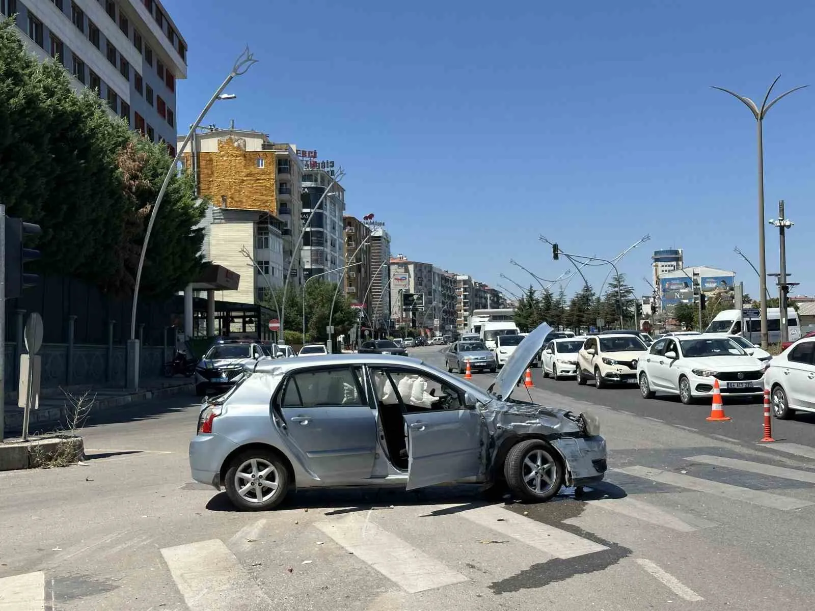 Uşak’ta trafik dehşeti: Kamyonet devrildi, 4 kişi hastanelik oldu