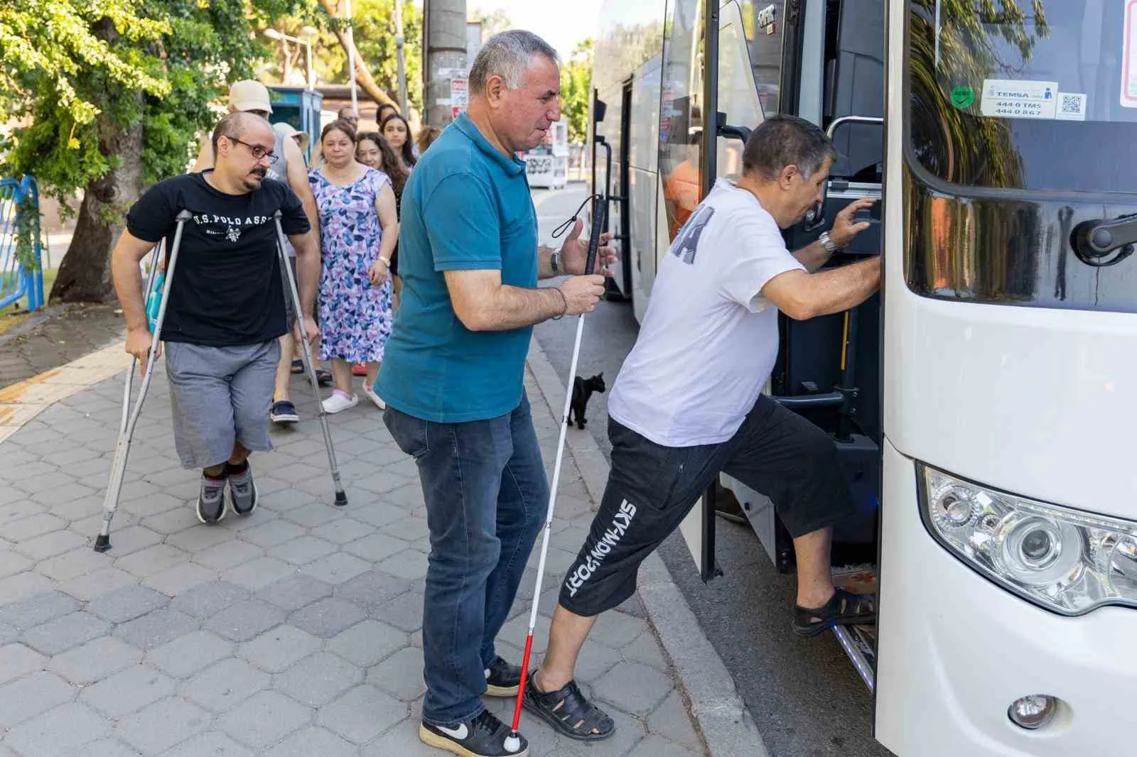 İzmir’de engelleri aşan mavi yolculuk: Plajlar herkes için özgürleşiyor