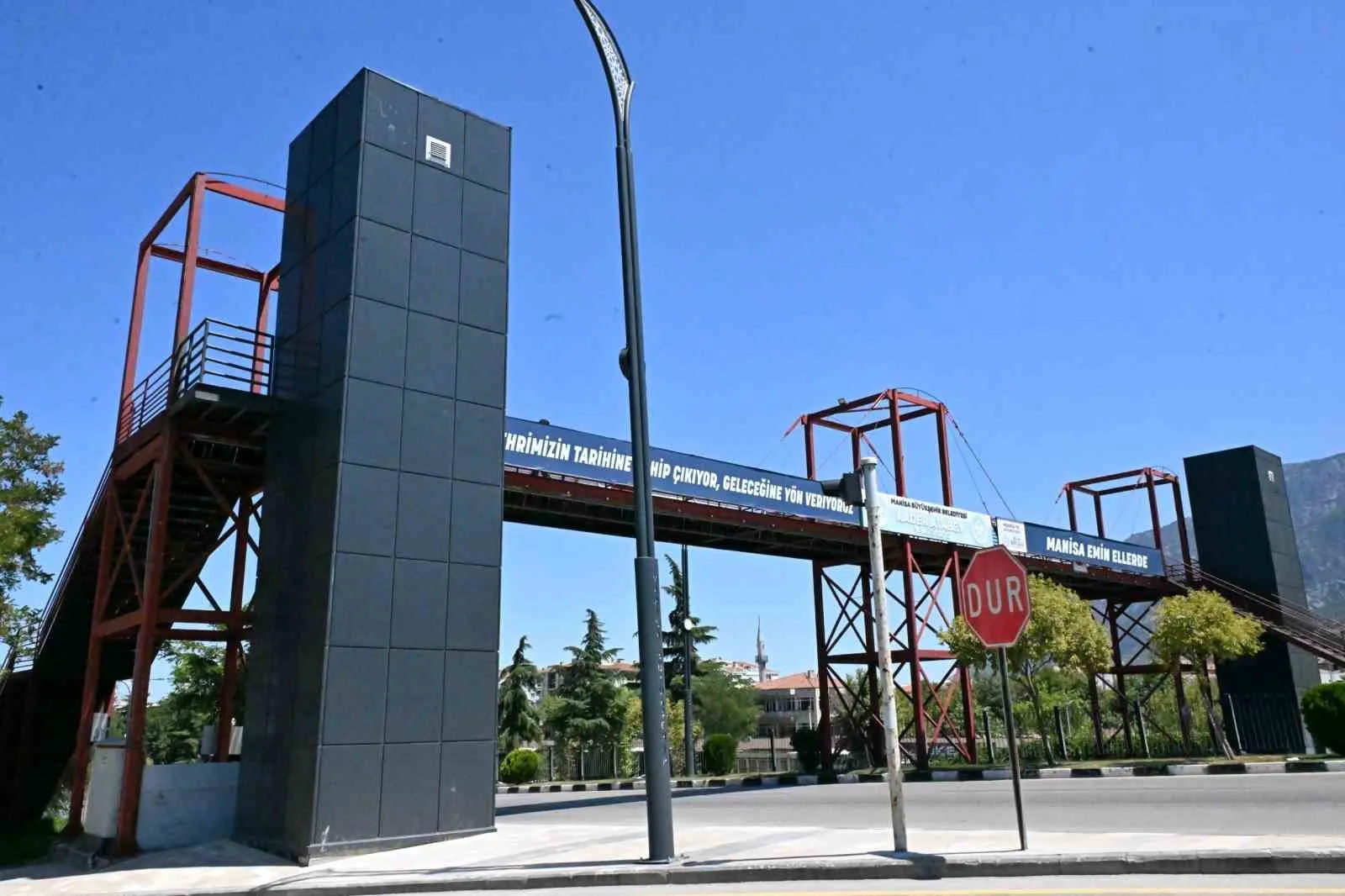 Kuşlubahçe’de asansörlü dönem: Üst geçit çilesi tarihe karıştı
