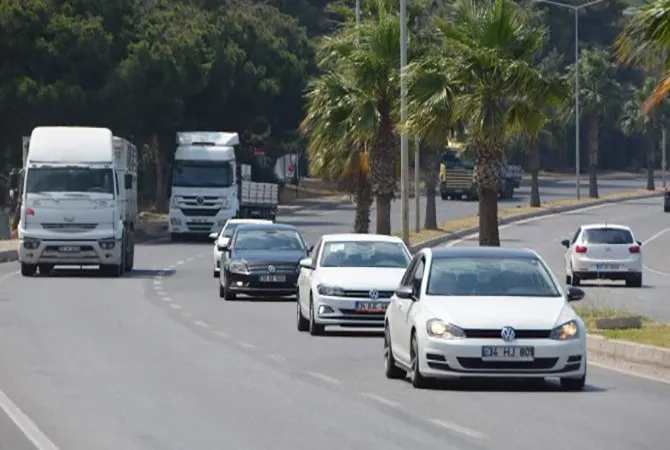 İzmir yollarında hareketlilik: Temmuz ayında binlerce yeni araç trafiğe çıktı