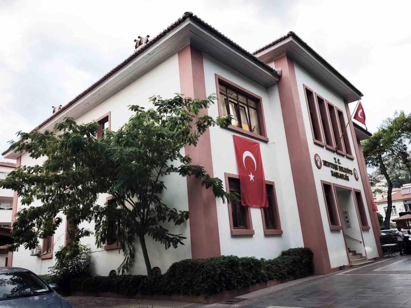 Menteşe’de şok gelişme: 100 yıllık belediye binası için vakıf kararı