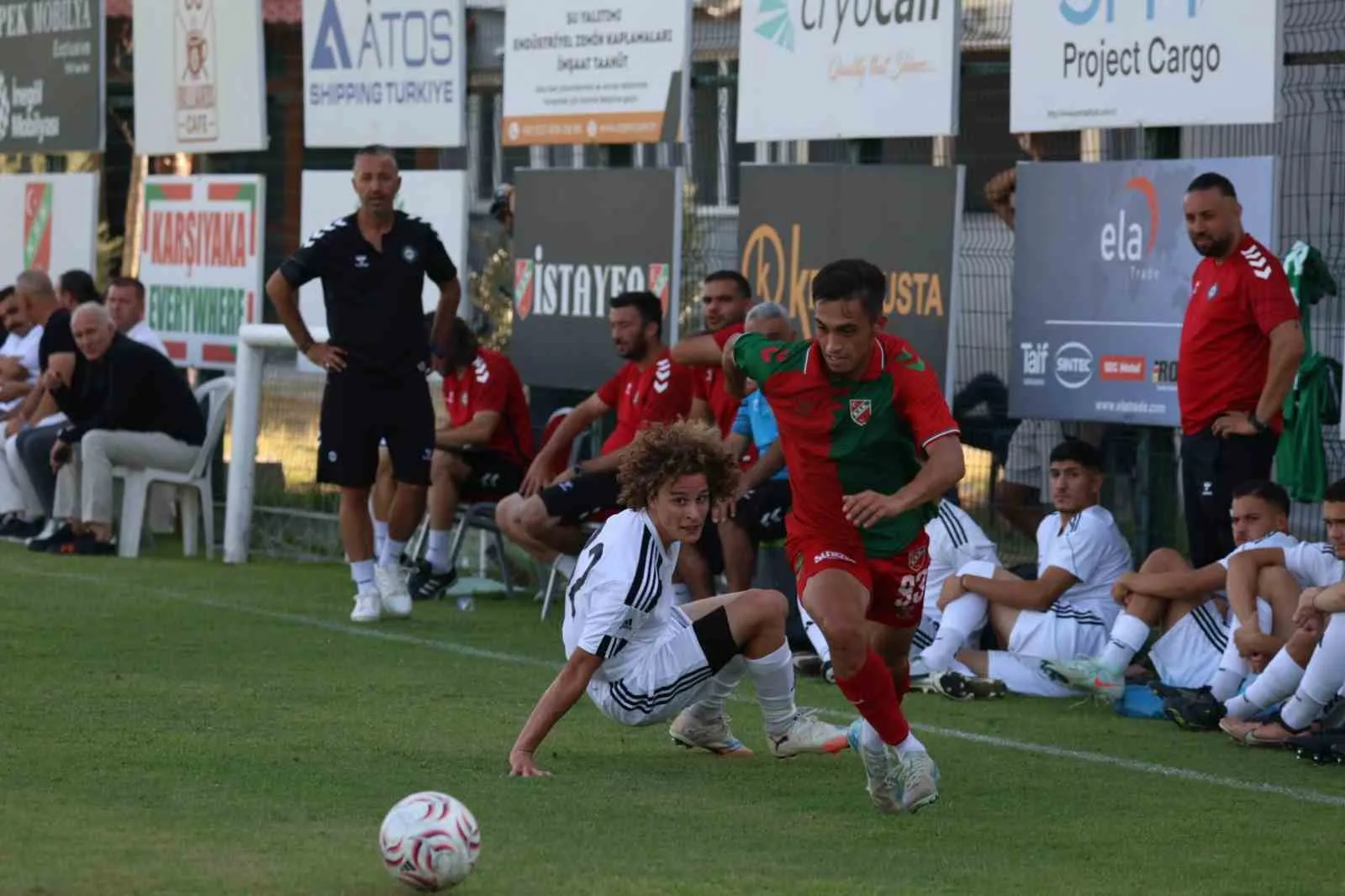 İzmir Derbisinde Yeşil-Kırmızılı Üstünlük: Karşıyaka, Altay’ı 2-1 Geçti