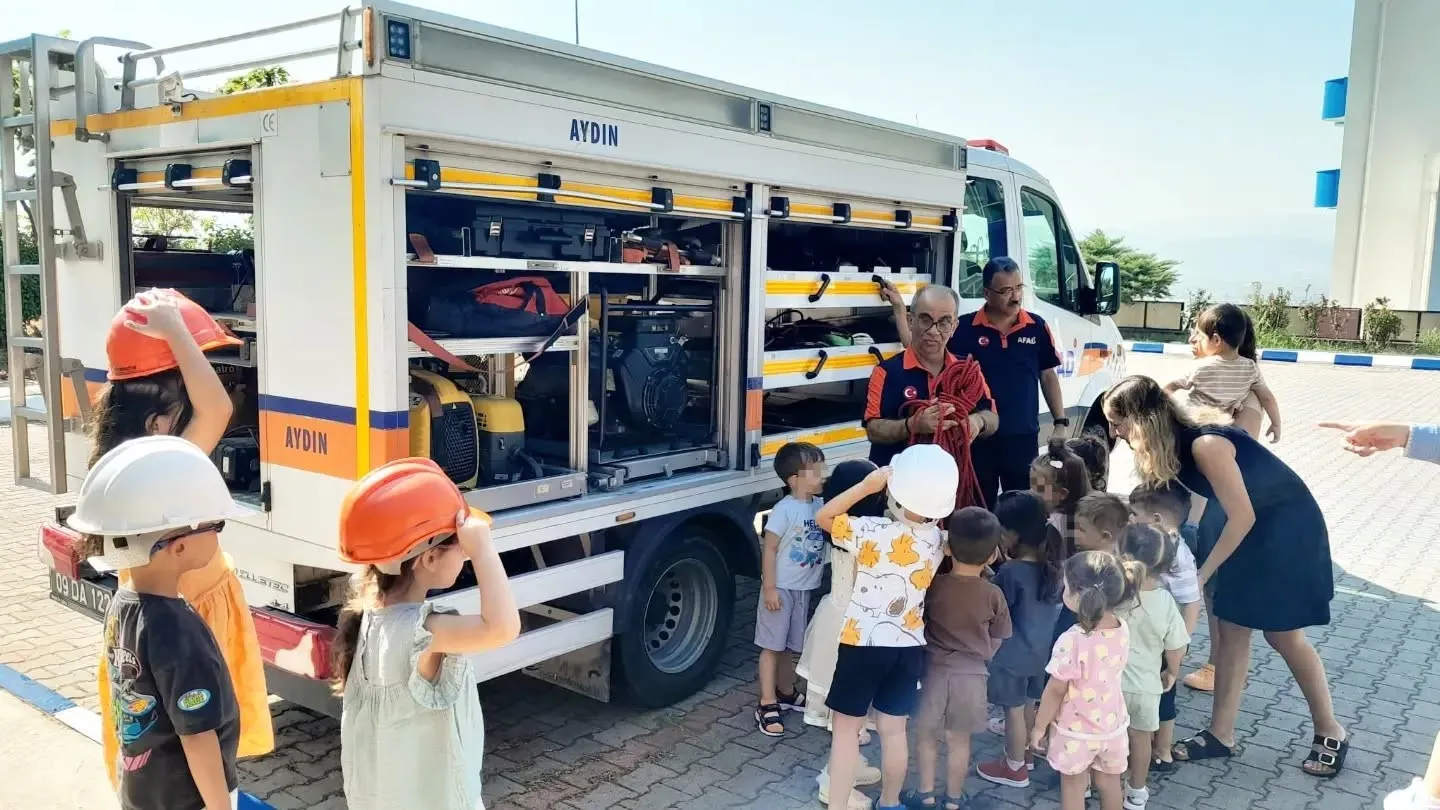 Minik öğrencilere afet bilinci aşılandı: ADÜ’de uygulamalı eğitim