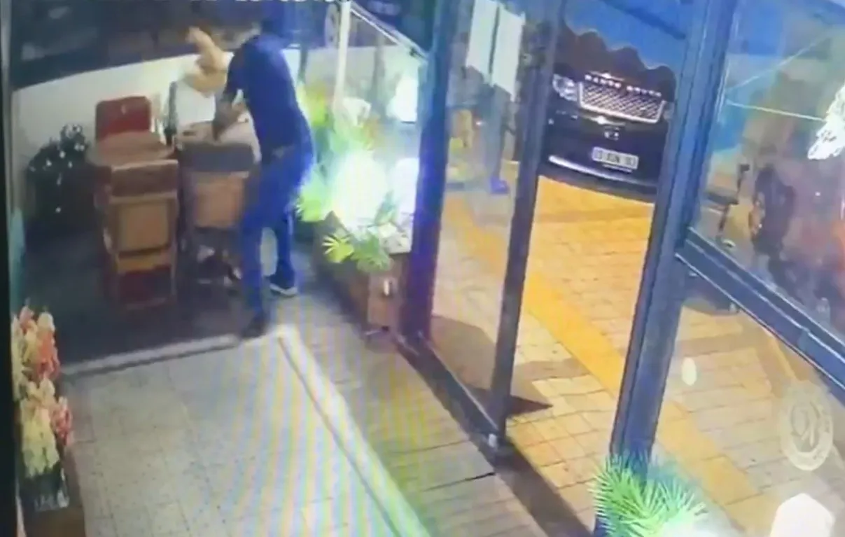 Söke’de Kafe İşletmecisine Sopalı Dehşet: O Anlar Kamerada