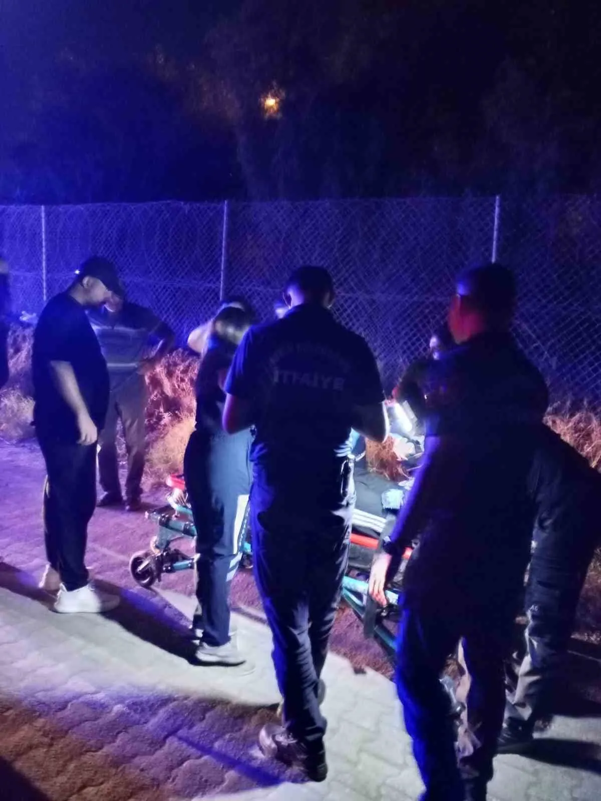 Efeler’de Ticari Araç Devrildi: Sıkışan Sürücüyü İtfaiye Kurtardı