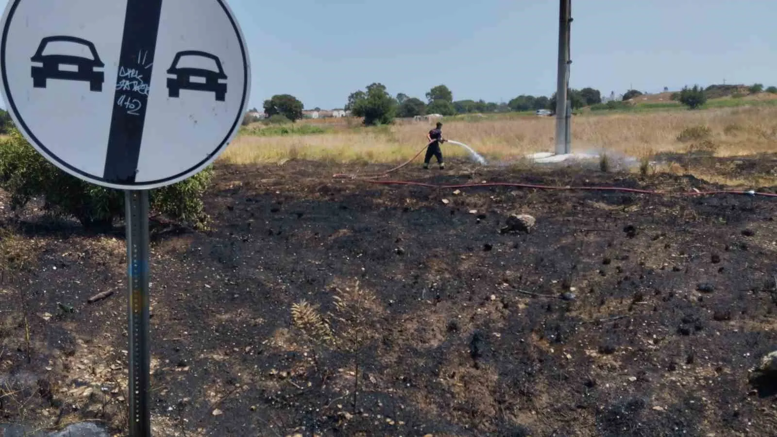 Datça’da korkutan yangın: Ekipler alevlerin evlere sıçramasını önledi