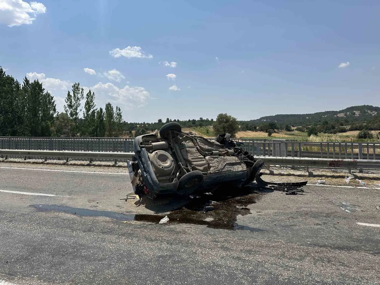 Uşak’ta dehşet anları: Kontrolden çıkan araç taklalar atarak karşı şeride uçtu