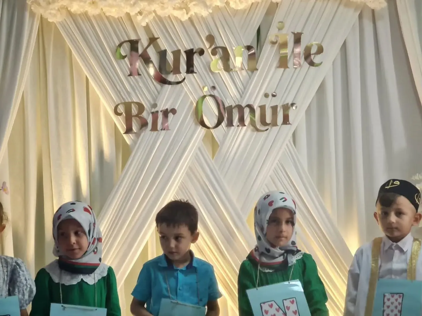 Söke'de minik kalplerden büyük başarı: Kur'an-ı Kerim'i hatmettiler