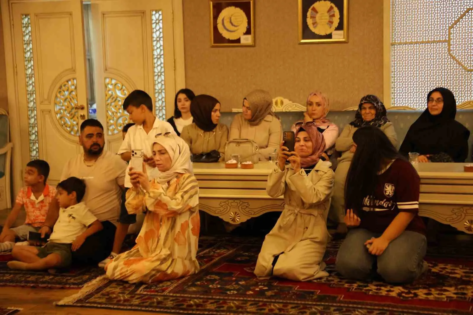 Yunusemre'de ozanlar meydan okudu: Sazın teli şiirin diliyle konuştu
