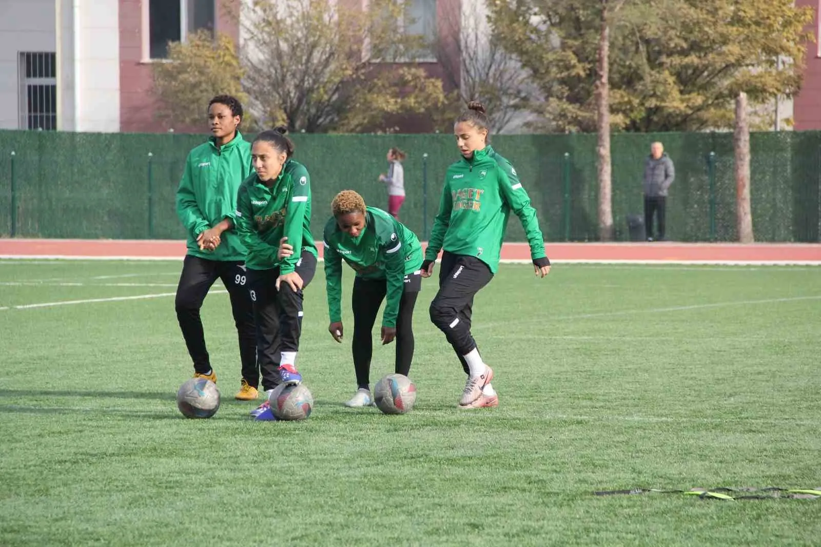 Denizli'nin gururu sessiz çığlık atıyor: Kadın futbolunun kalesi kapanmanın eşiğinde
