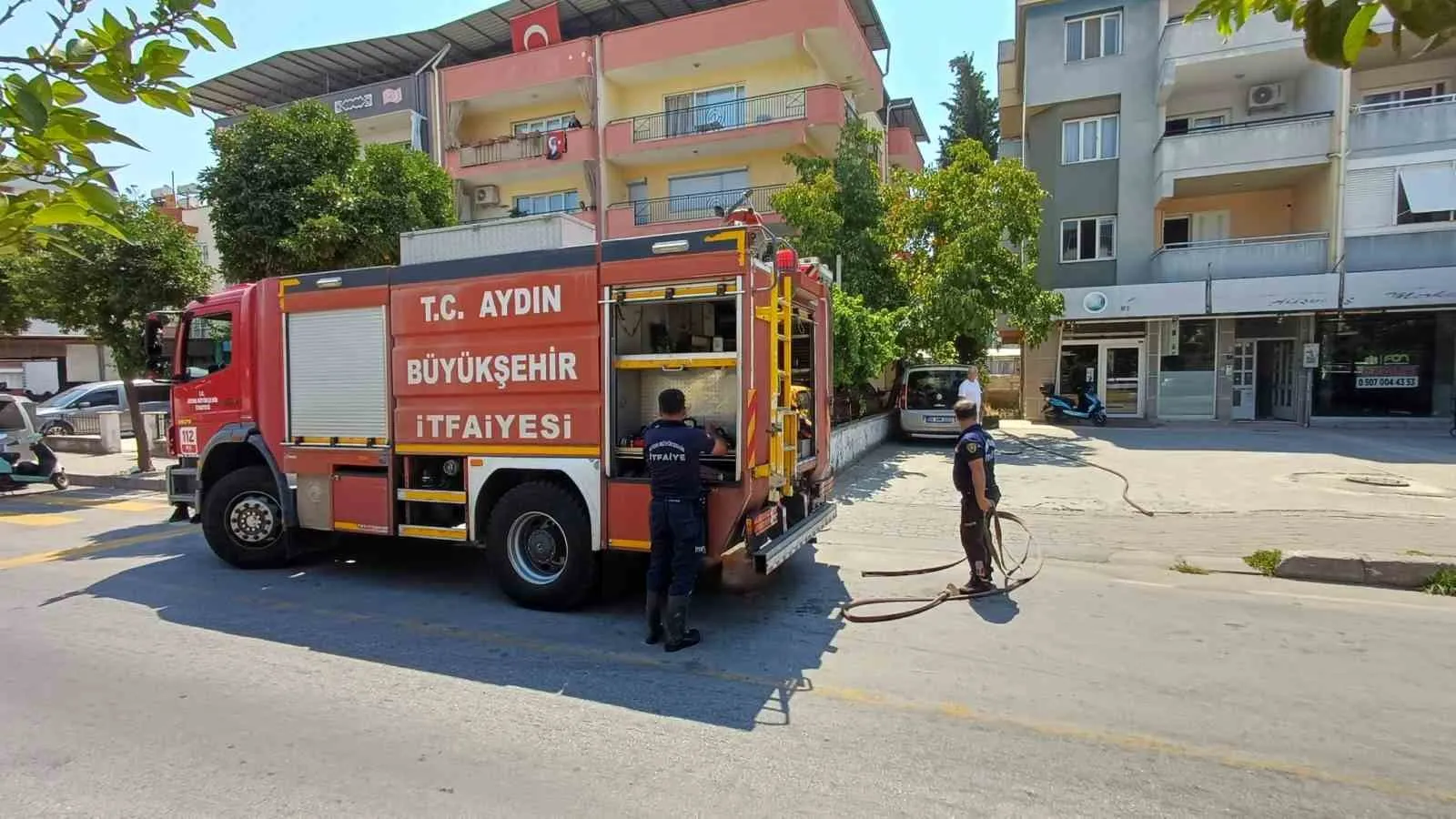 Aydın'da apartman sakinlerini korkutan yangın: İtfaiye ekipleri zamanla yarıştı