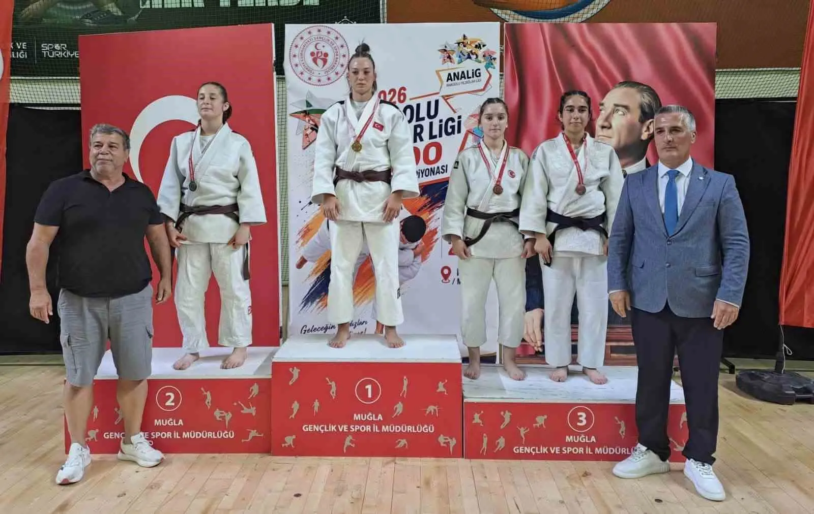 Manisa'nın genç judo yetenekleri Muğla'da fırtına gibi esti