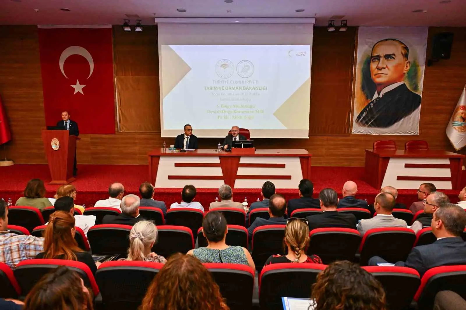 Vali Köşger'den sokak hayvanları için net mesaj: Sorun sahipsizler değil, sokağa terk edilenler