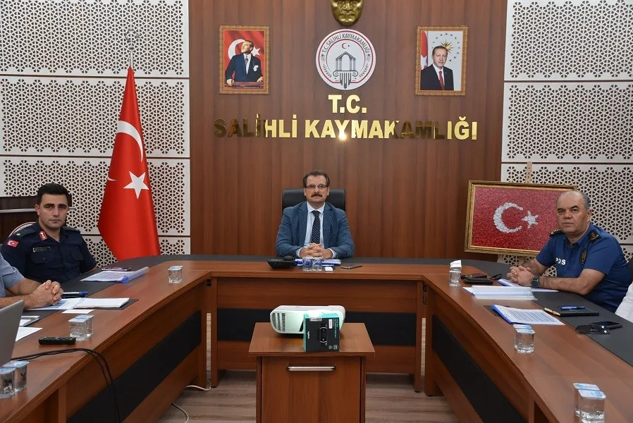 Salihli’de huzur operasyonu: Metruk binalar ve hurda araçlar için düğmeye basıldı