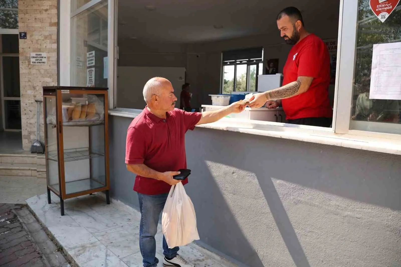 Efeler'de mutfak masraflarına belediye dokunuşu: Ekmek artık daha ulaşılabilir
