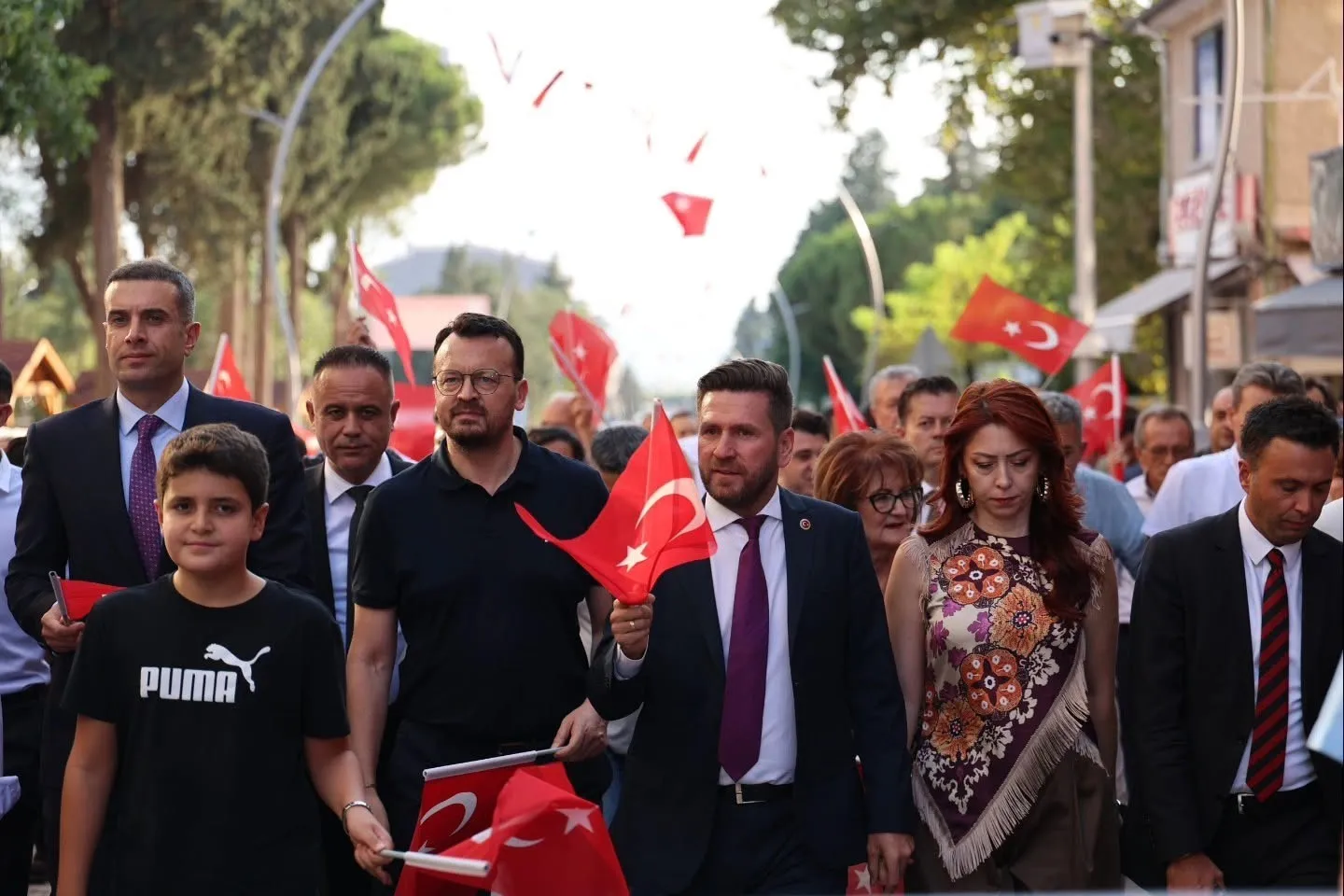 Tavas’ta zeybek rüzgarı esti: Festival coşkusu kortejle başladı