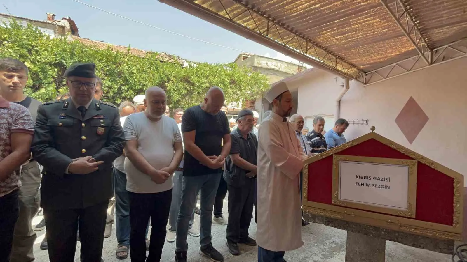 Bayındır'da hüzünlü veda: Kahraman gazi son yolculuğuna uğurlandı