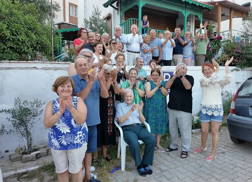 101 yıllık çınar Yenifoça’da: "Uzun yaşamın sırrı sabır ve sevgide saklı"
