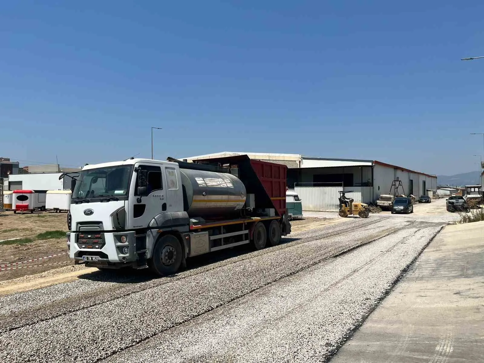 Turgutlu sanayisinde asfalt seferberliği: 16 sokak yenileniyor