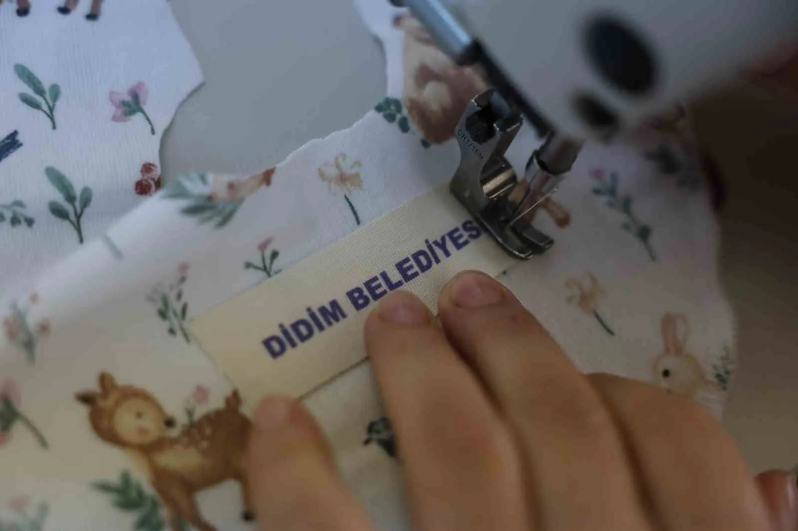 Didimli kadınlar hem meslek öğreniyor hem de belediyenin tekstil yükünü sırtlıyor
