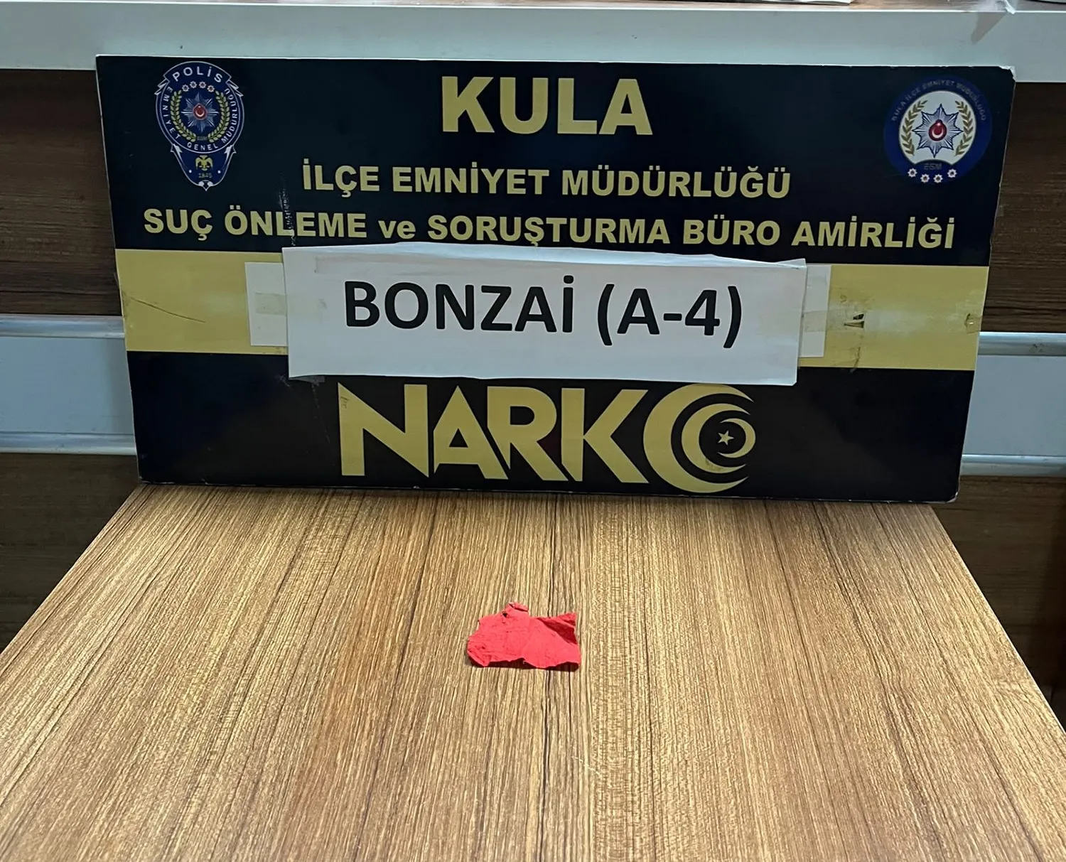 Kula polisinde geniş çaplı operasyon: Zehir tacirlerine ve arananlara geçit yok