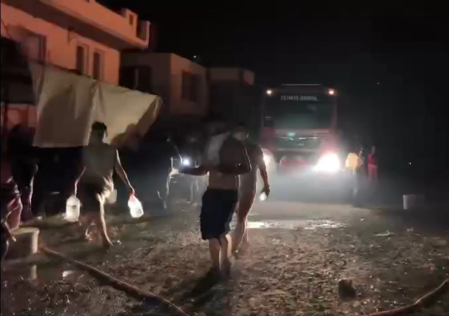 Fethiye’de Alevlere Karşı Ortak Mücadele: Ellerinde Kovalarla Yangına Koştular