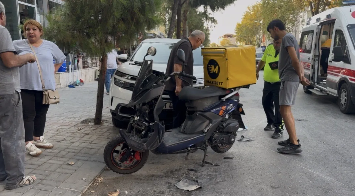 Yasak U Dönüşü Zincirleme Kaza Çıkardı: Motosikletli Yaralandı