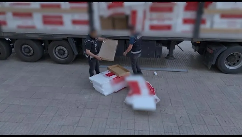 Denizli'de kaçakçılara geçit yok: İzolasyon malzemeleri arasına gizlenmiş dev sevkiyat yakalandı