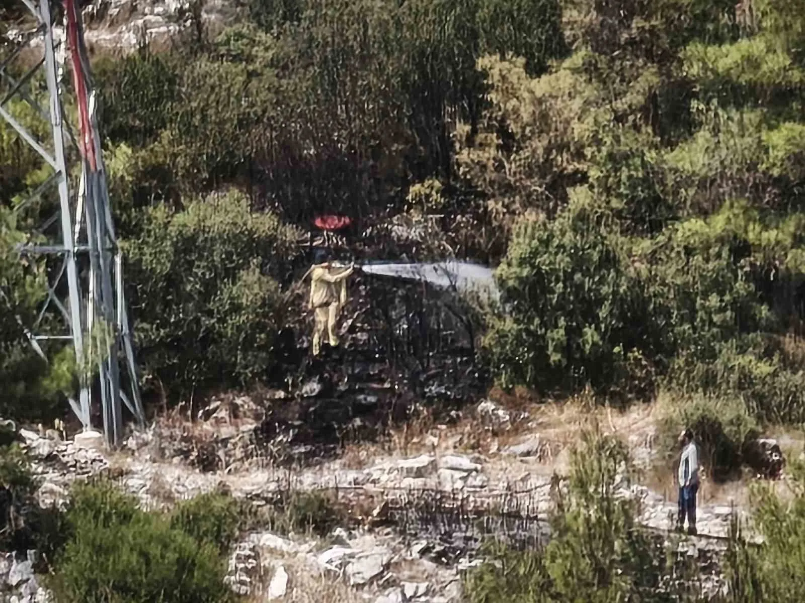 Menteşe'de korkutan yangın: Ekipler alevlere geçit vermedi