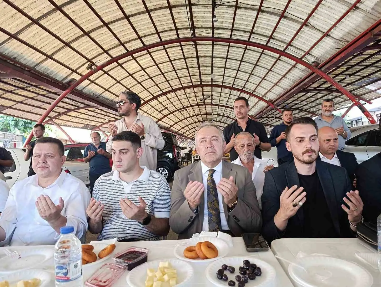 Manisa'da vefa örneği: Merhum İl Başkanı'nın ismi pazaryerinde ölümsüzleşti