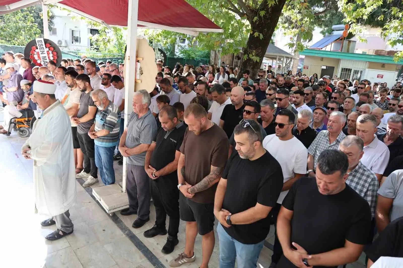 Söke’de Minik Futbolcunun Cenazesinde Hüzün Dorukta: Gözyaşları Sel Oldu