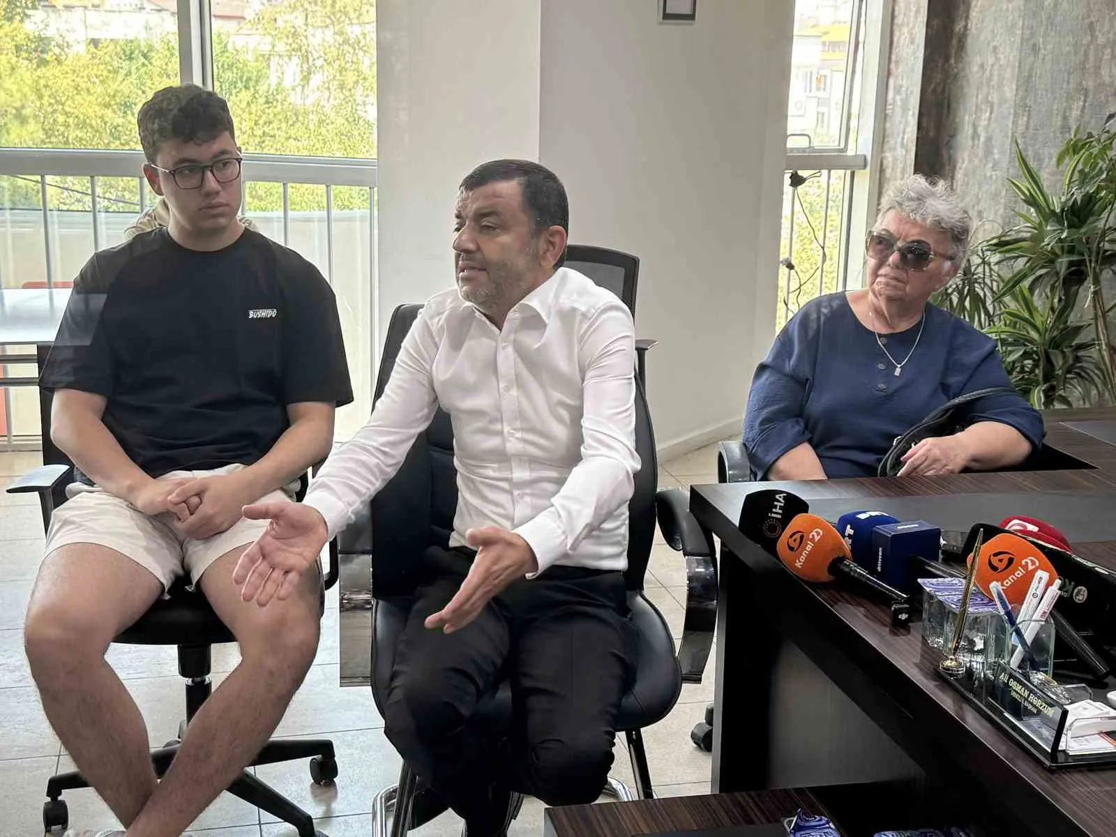 Bülent Nuri Çavuşoğlu’ndan Yeni Parti’ye tam destek: Ailesiyle birlikte saflara katıldı