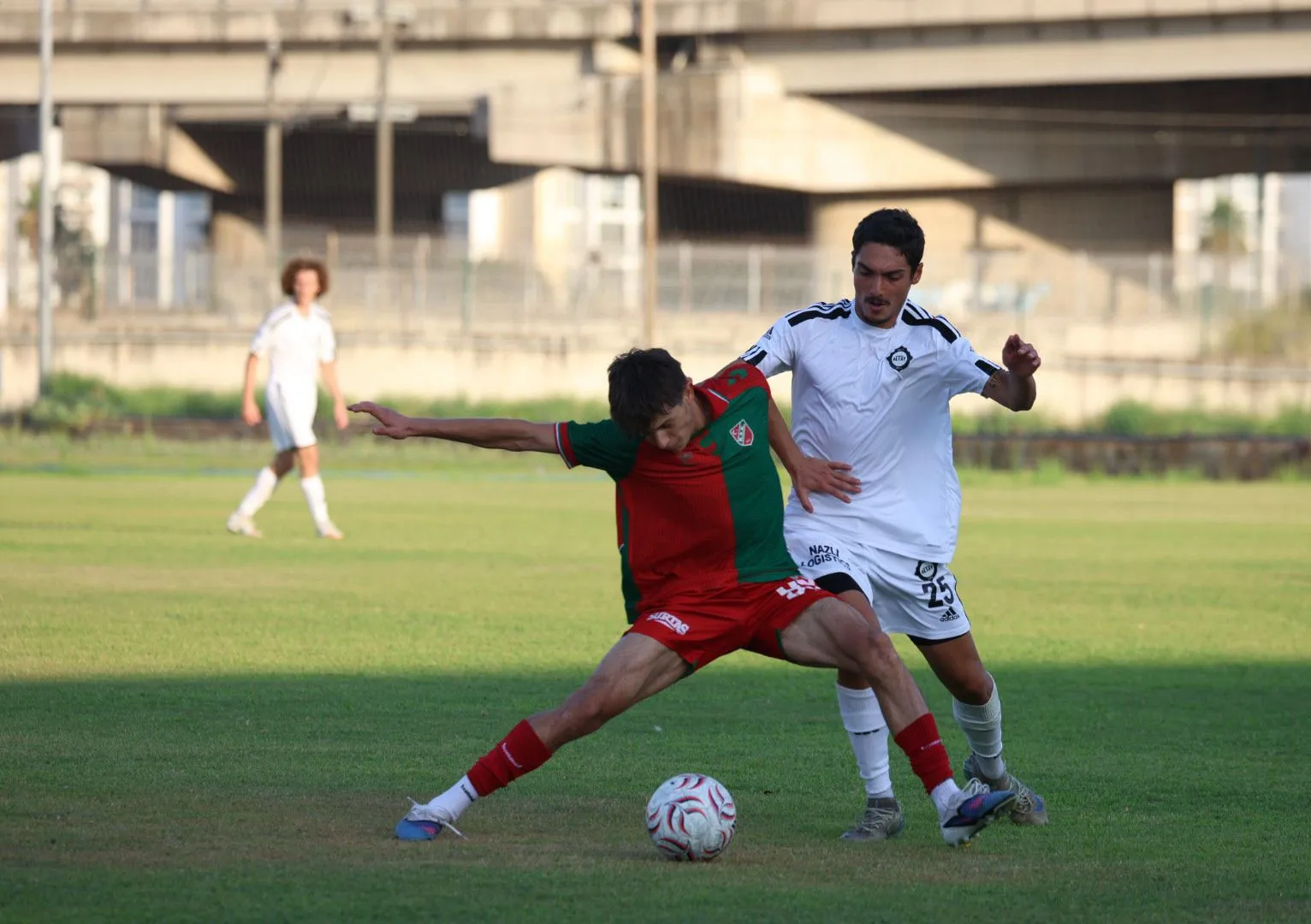 İzmir Derbisinde Yeşil-Kırmızılı Üstünlük: Karşıyaka, Altay’ı 2-1 Geçti