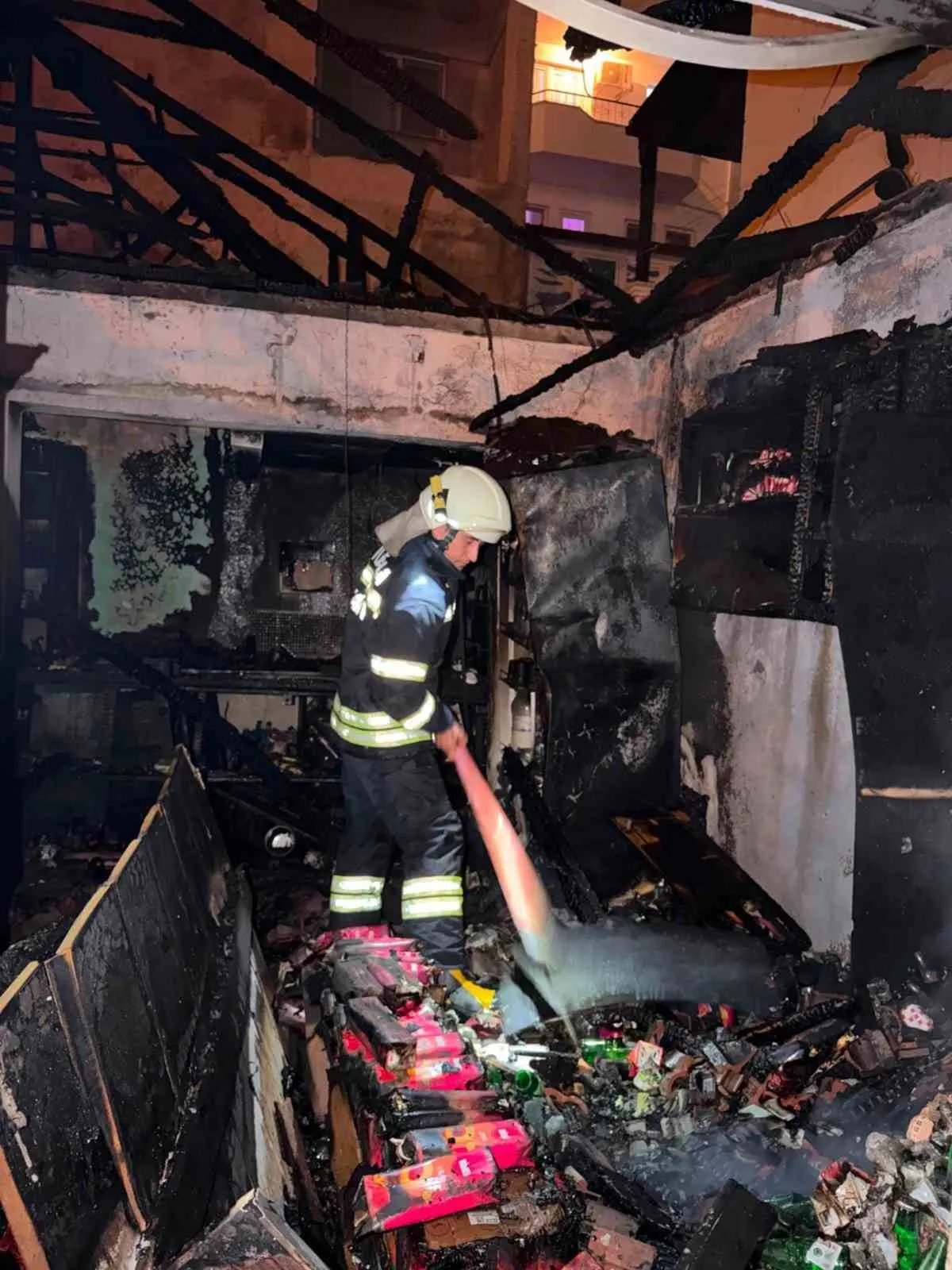 Dalaman’da alevler dehşet saçtı: Bir işletme küle döndü