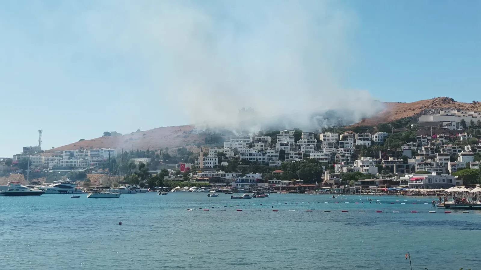 Akyarlar’da Alevlere Havadan ve Karadan Müdahale