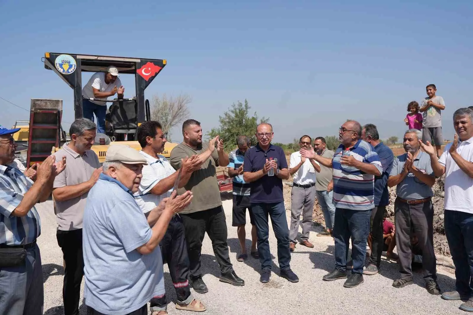 Turgutlu’da Asfalt Mesaisi Tüm Hızıyla Sürüyor: Başkan Akın’dan Sahada Tam Mesai