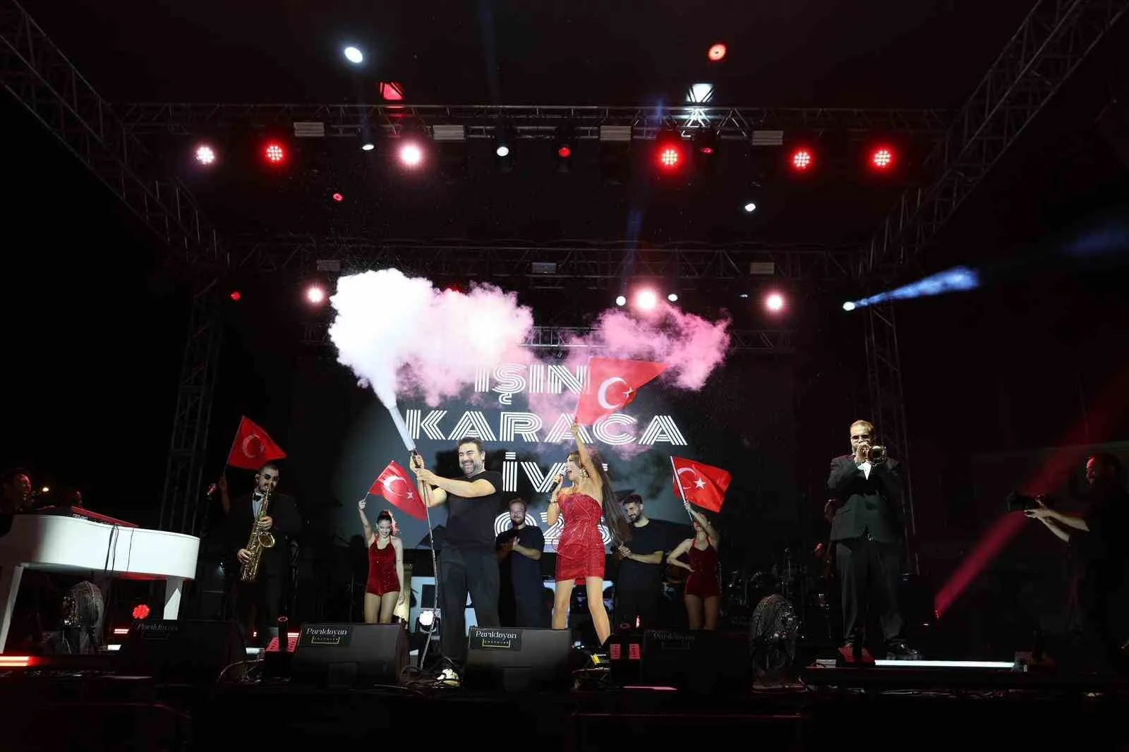 Didim’de 104. Yıl Coşkusu: Fener Alayı’ndan İzmir Marşı’na Zafer Yürüyüşü