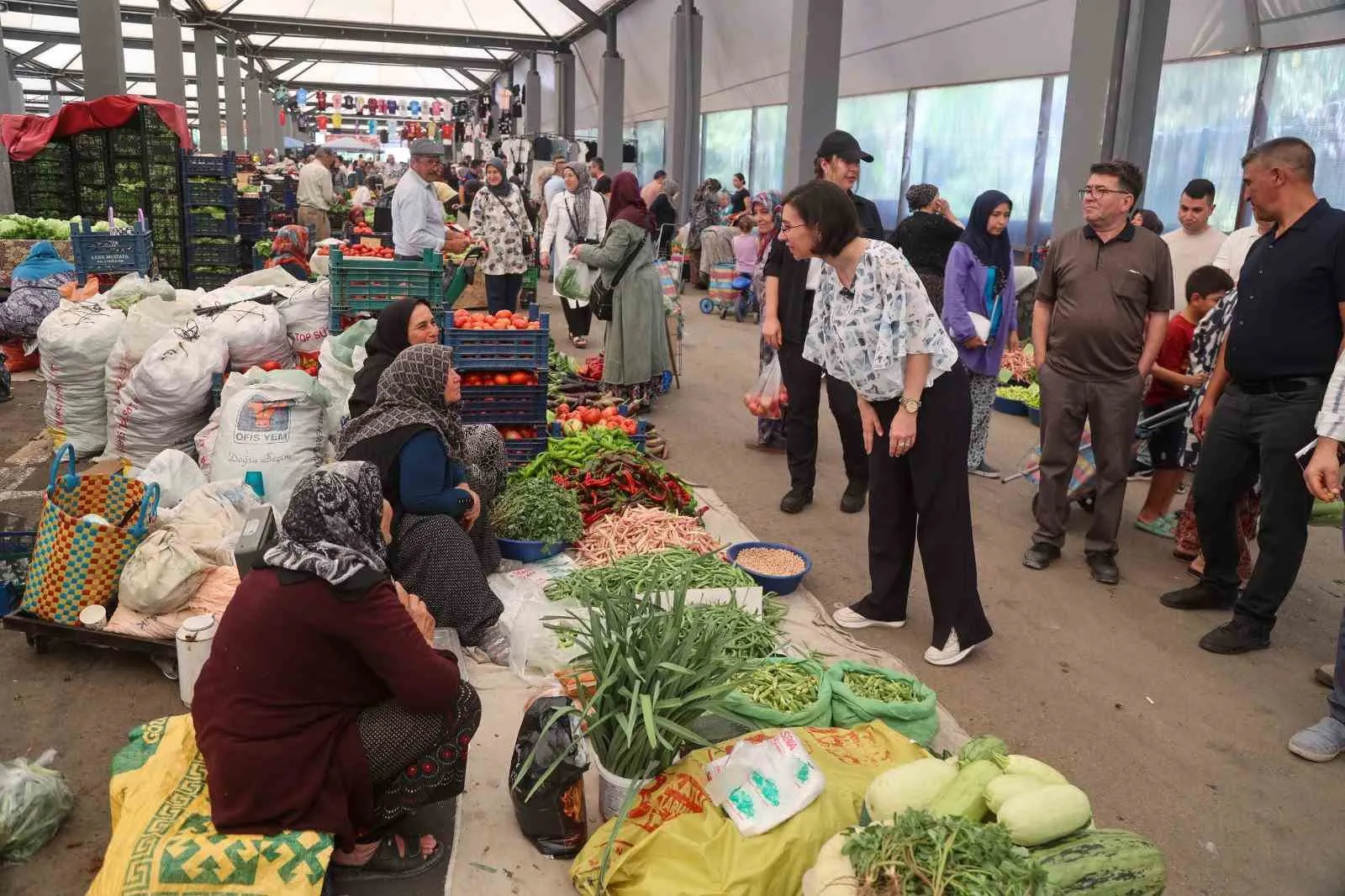 Uşak'ta saha mesaisi: Terekeci Özkan pazarın nabzını tuttu