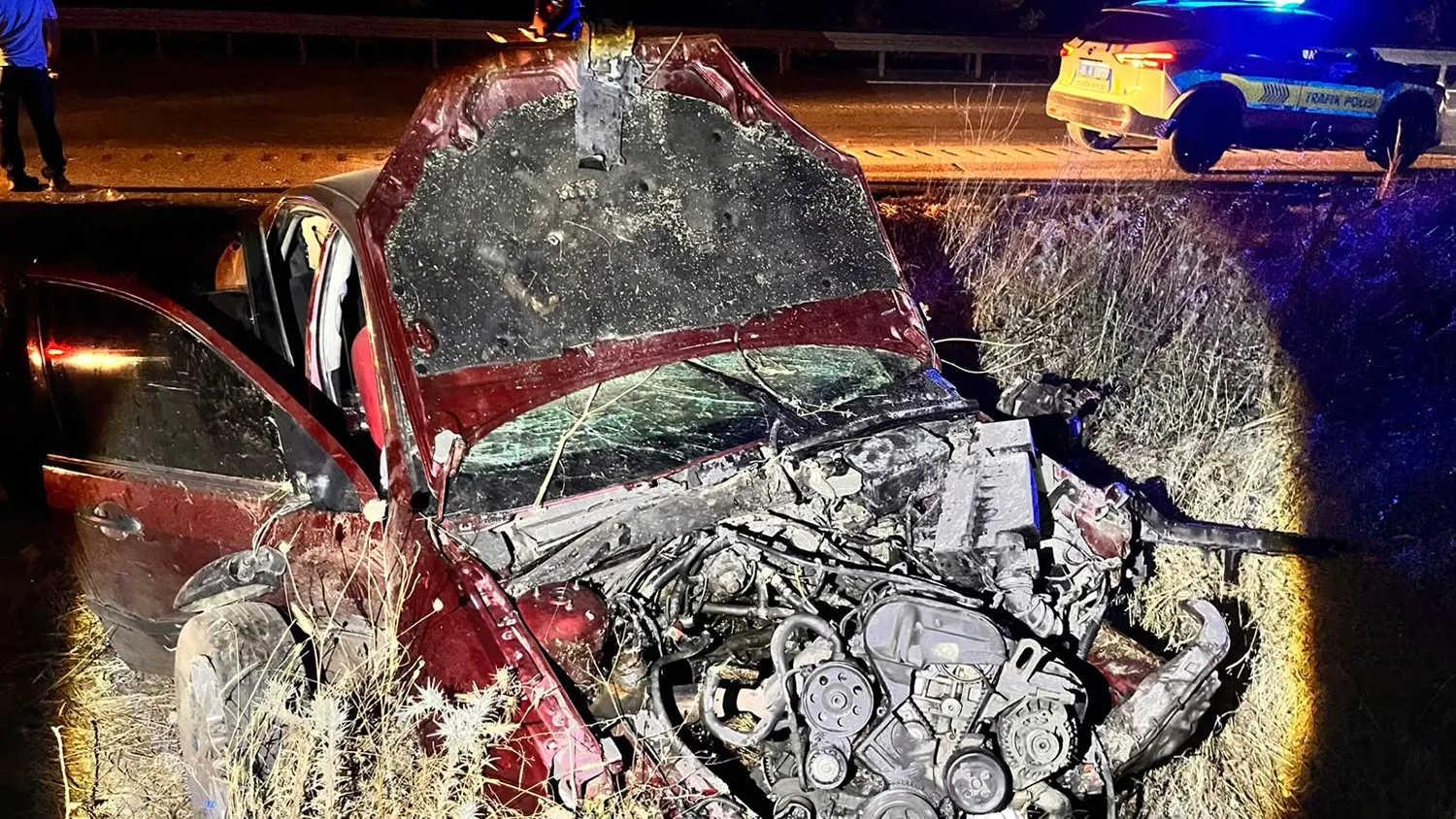Kula’da gece yarısı dehşeti: Otomobil şarampole uçtu, 3 genç yaralandı