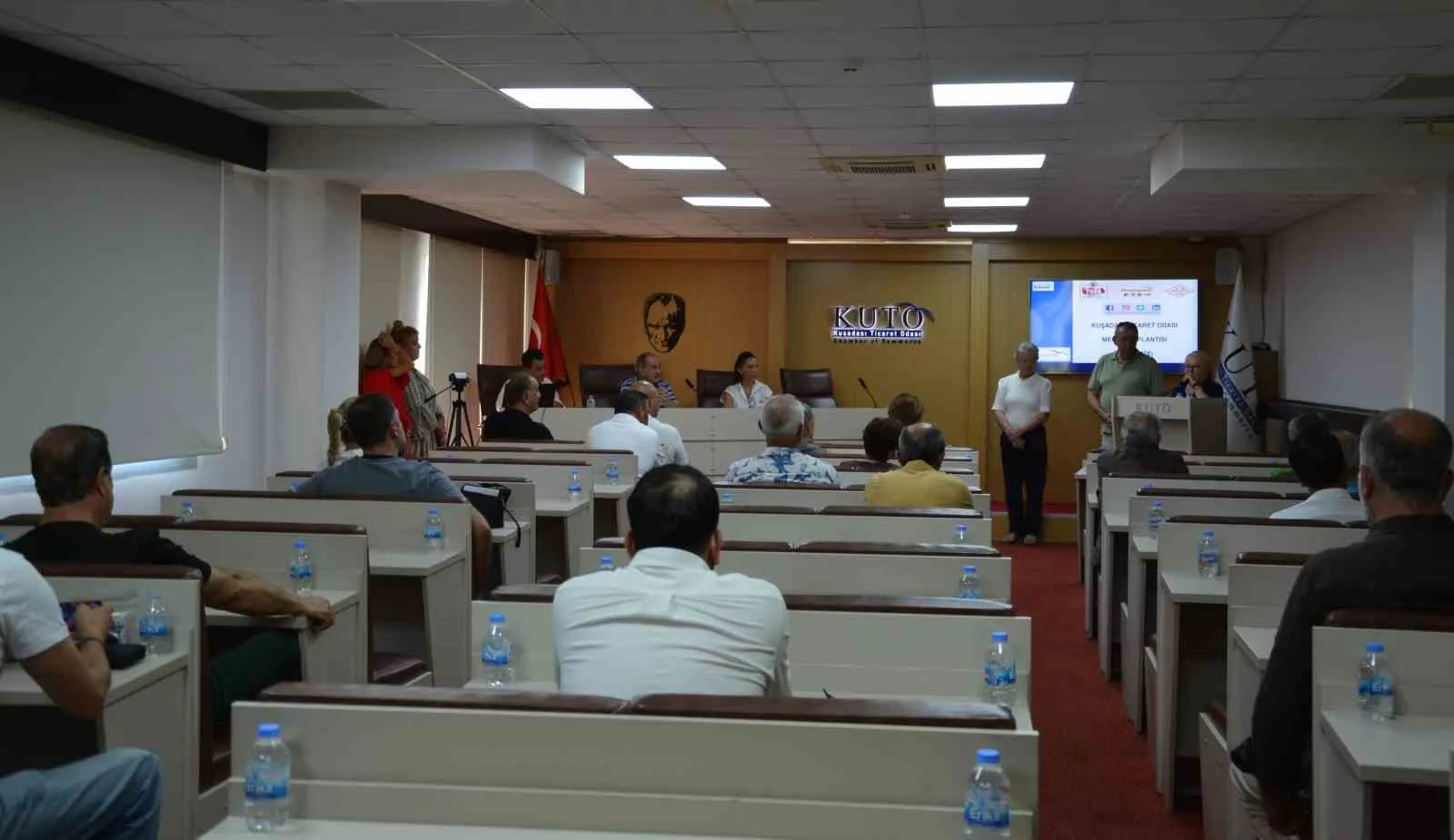 Kuşadası'nın altın sıvı elçilerine Ticaret Odası'ndan büyük vefa