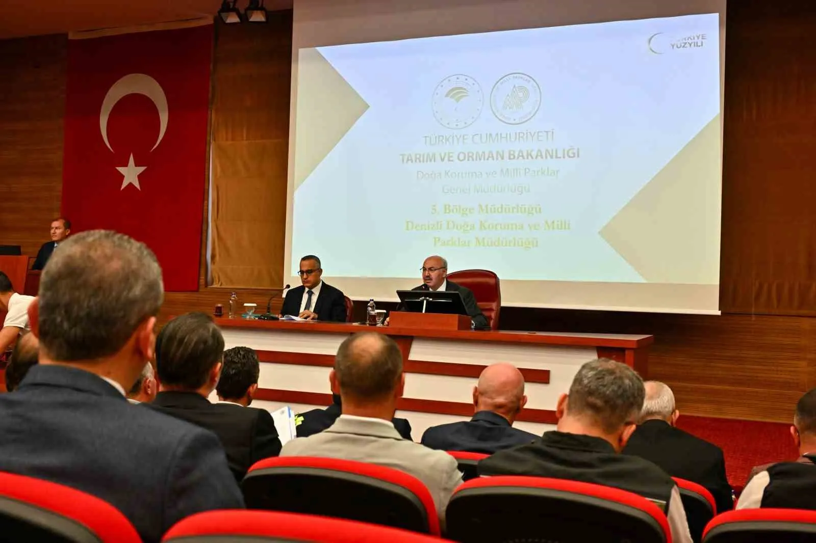 Vali Köşger'den sokak hayvanları için net mesaj: Sorun sahipsizler değil, sokağa terk edilenler