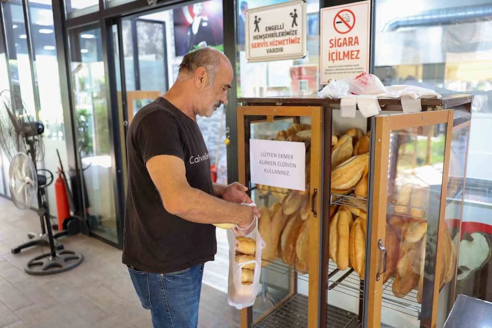 Efeler'de mutfak masraflarına belediye dokunuşu: Ekmek artık daha ulaşılabilir